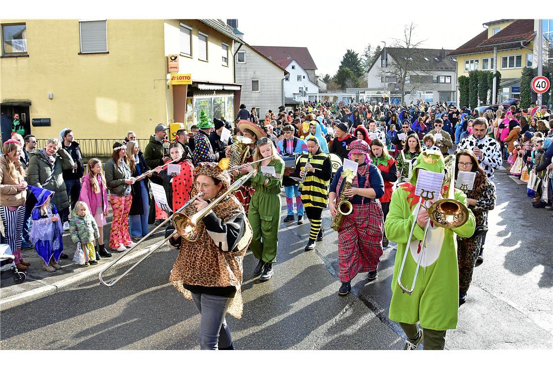 Buntes Musikprogramm durch den Musikverein Althütte. Faschingsumzug in Althütte....