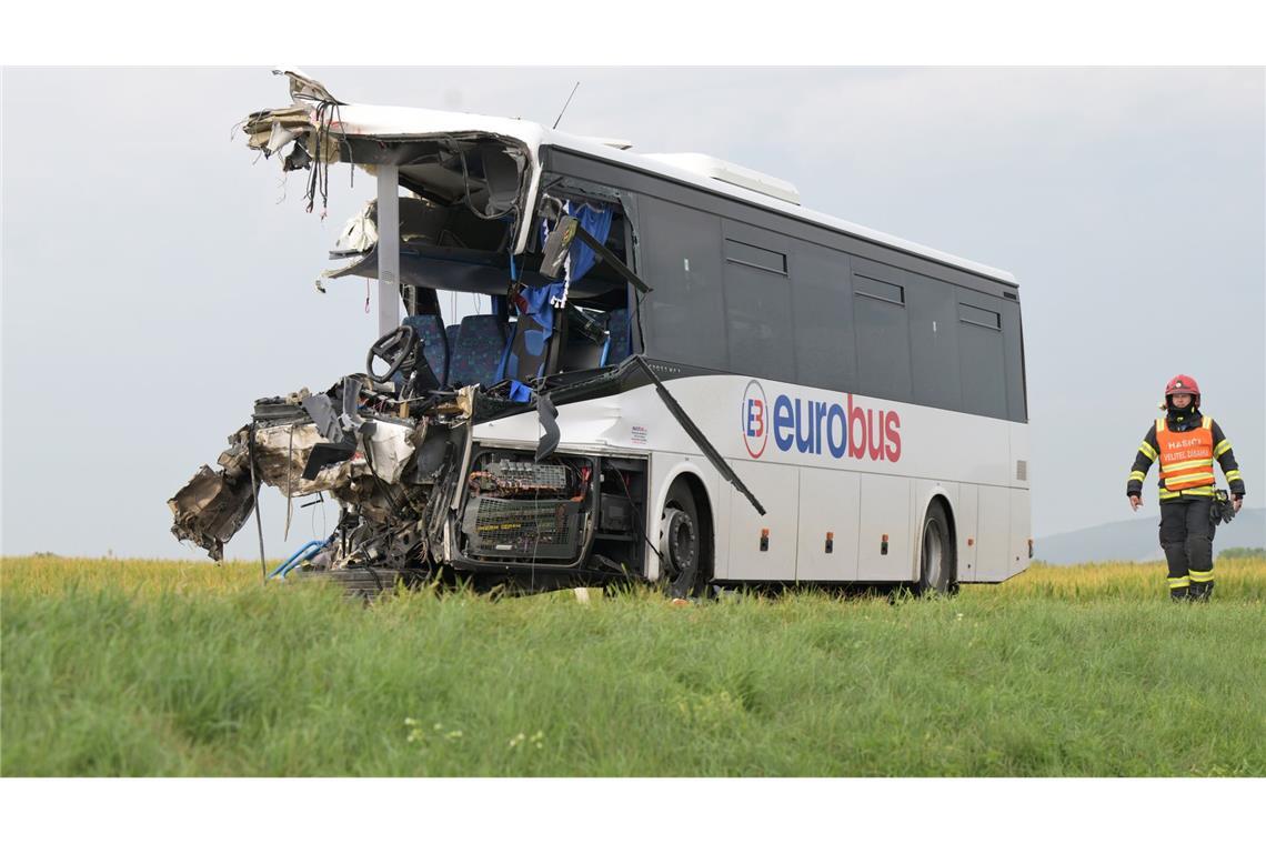 Bilder des Tages Bus kollidiert mit Lkw nahe Drienovec im Bezirk Košice