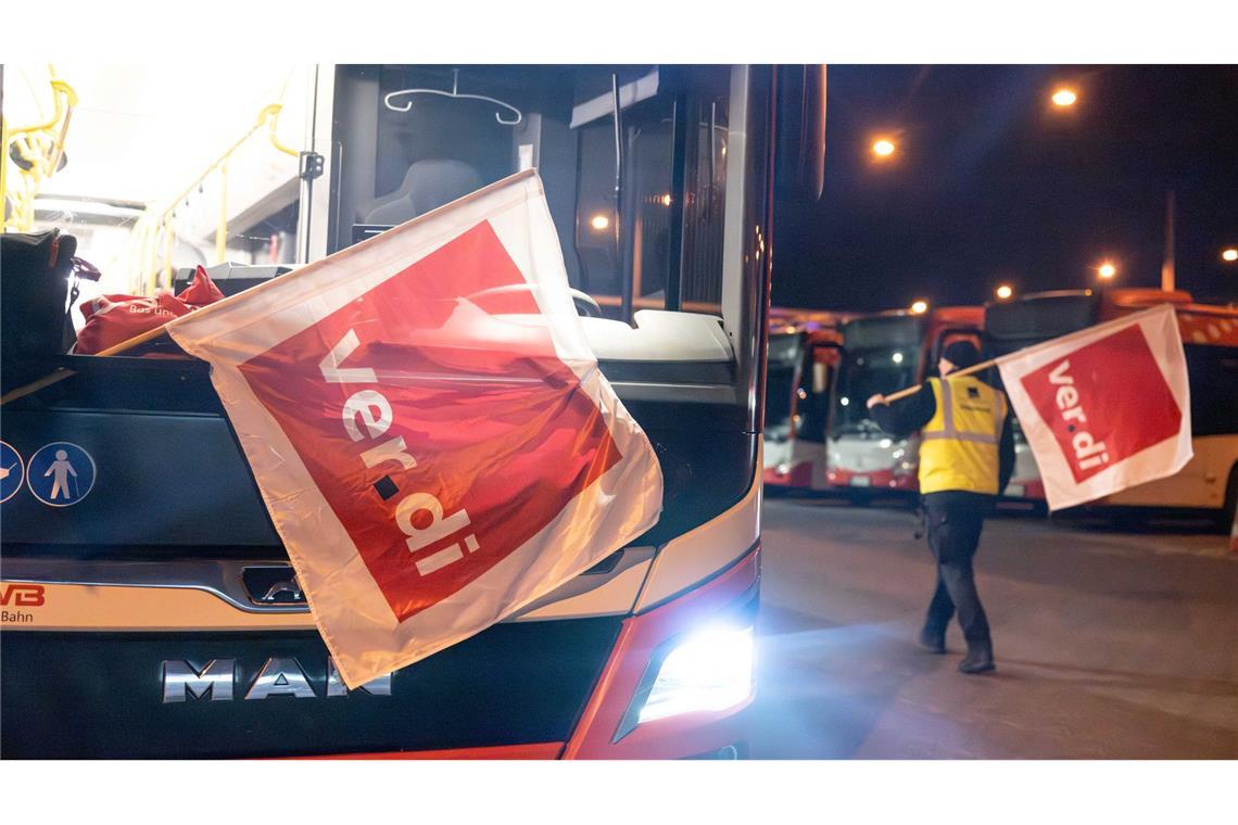 Busfahrer im Warnstreik - Verdi hat zur Arbeitsniederlegung aufgerufen.