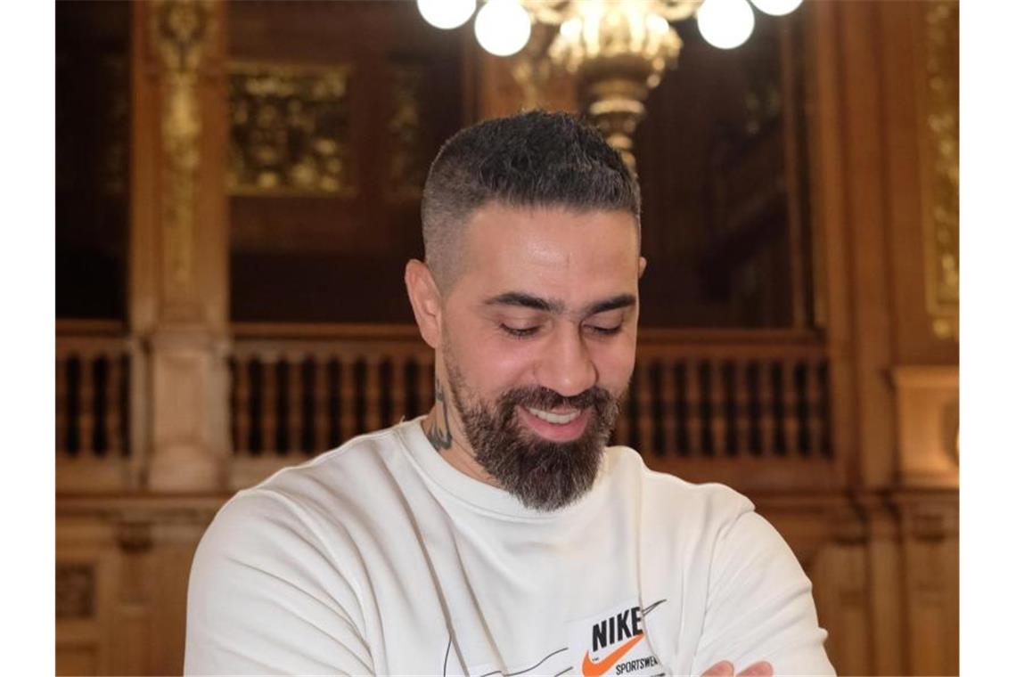 Rapper Bushido im XXXL-Familienglück - Drillinge geboren Bushido ist glücklich über die Geburt seiner Drillingstöchter. Foto: Sebastian Willnow/dpa-Zentralbild/dpa