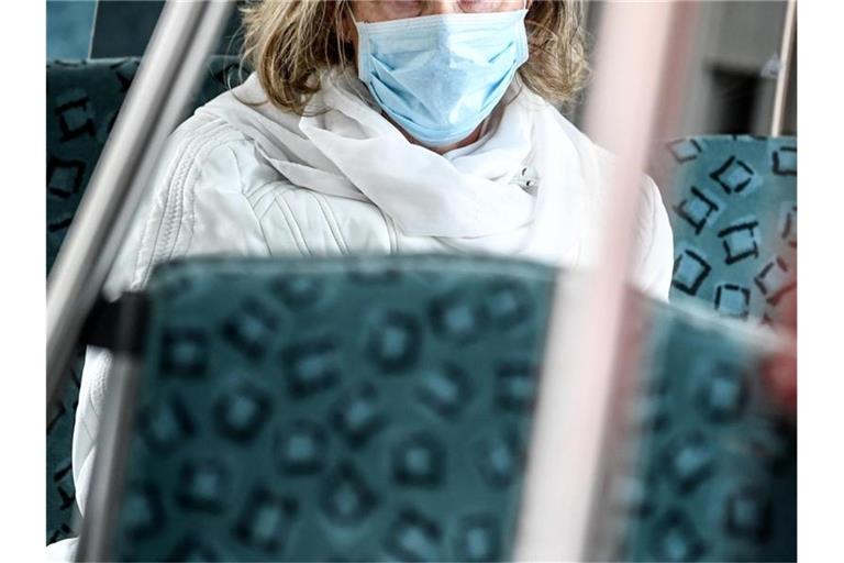 Busse und Bahnen sind nicht nur wegen der Ansteckungsgefahr leerer als sonst. Angesichts von Homeoffice und Ausgangsbeschränkungen entfallen viele Wege in der Pandemie schlicht. Foto: Britta Pedersen/dpa-Zentralbild/dpa