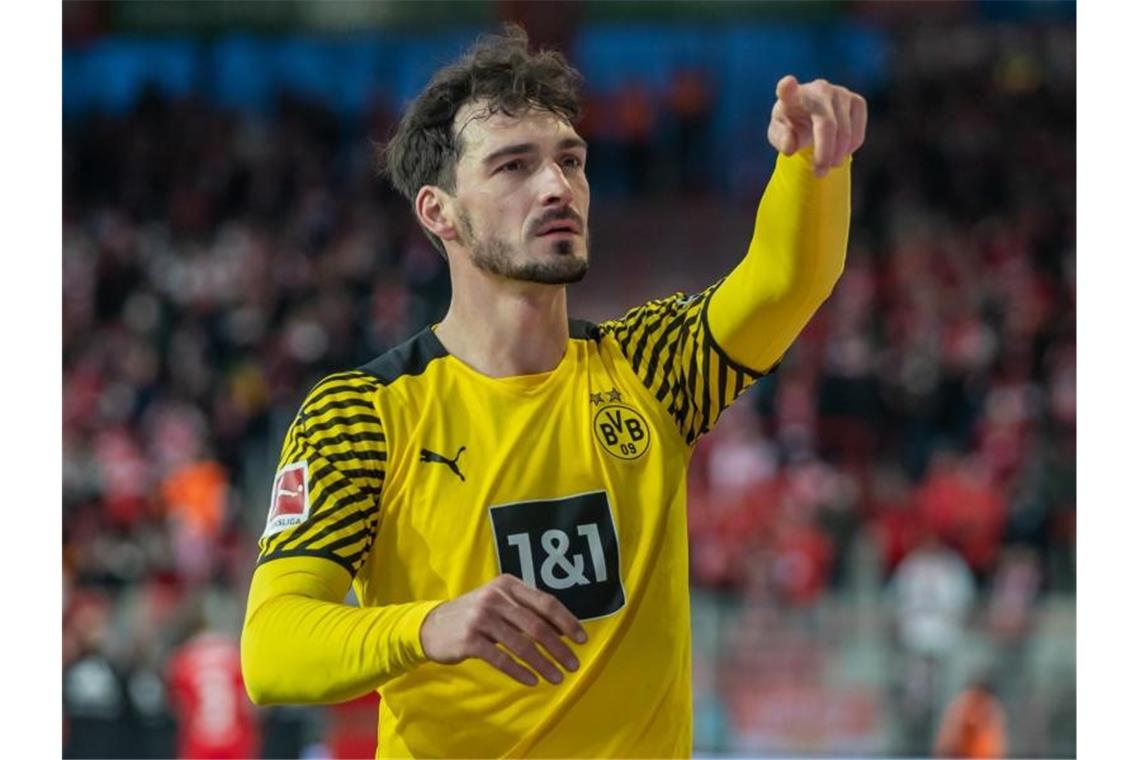 BVB-Abwehrchef Mats Hummels trifft mit seiner Mannschaft in der Zwischenrunde der Europa League auf die Glasgow Rangers. Foto: Andreas Gora/dpa