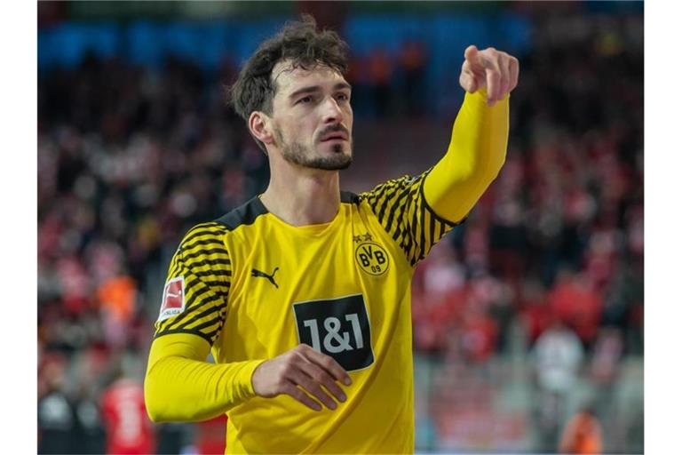 BVB-Abwehrchef Mats Hummels trifft mit seiner Mannschaft in der Zwischenrunde der Europa League auf die Glasgow Rangers. Foto: Andreas Gora/dpa