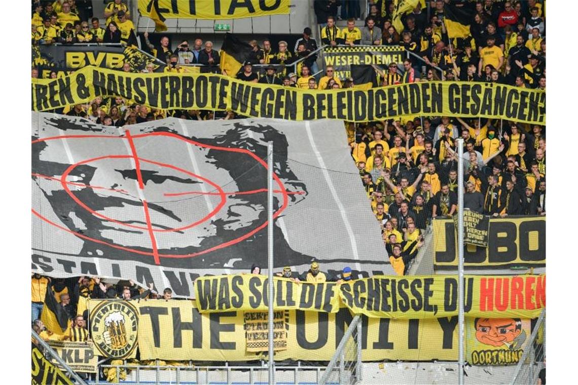Fall Hopp: DFB-Sportgericht widerruft BVB-Bewährung BVB-Fans haben Hoffenheim-Mäzen Dietmar Hopp verunglimpft. Foto: Uwe Anspach/dpa