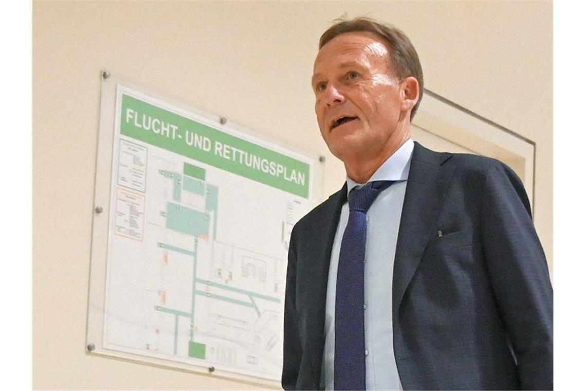 BVB-Geschäftsführer Hans-Joachim Watzke auf dem Weg zur DFL-Mitgliederversammlung. Foto: Arne Dedert/dpa