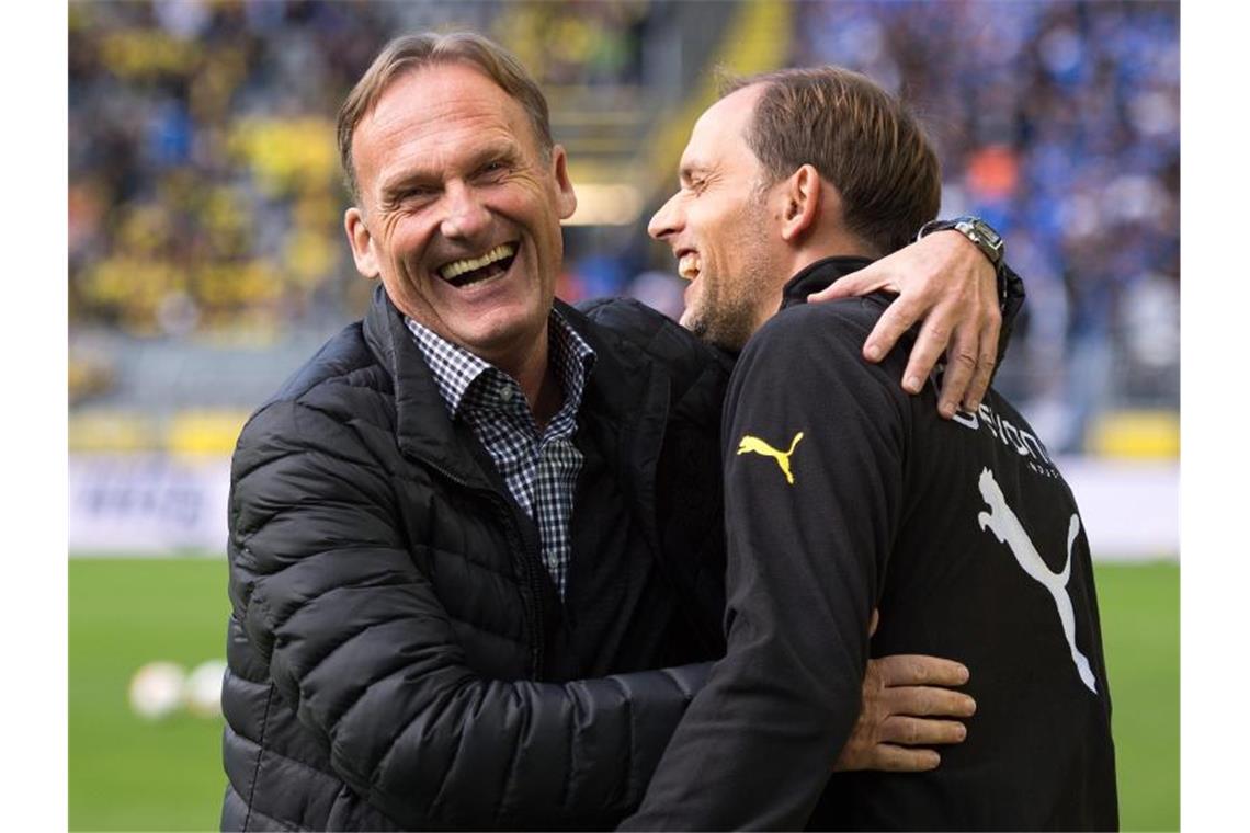 BVB gegen PSG und Tuchel: Rendezvous mit der Vergangenheit BVB-Geschäftsführer Hans-Joachim Watzke (l) und der damalige Dortmunder Trainer Thomas Tuchel im Jahr 2015. Foto: picture alliance / Marius Becker/dpa