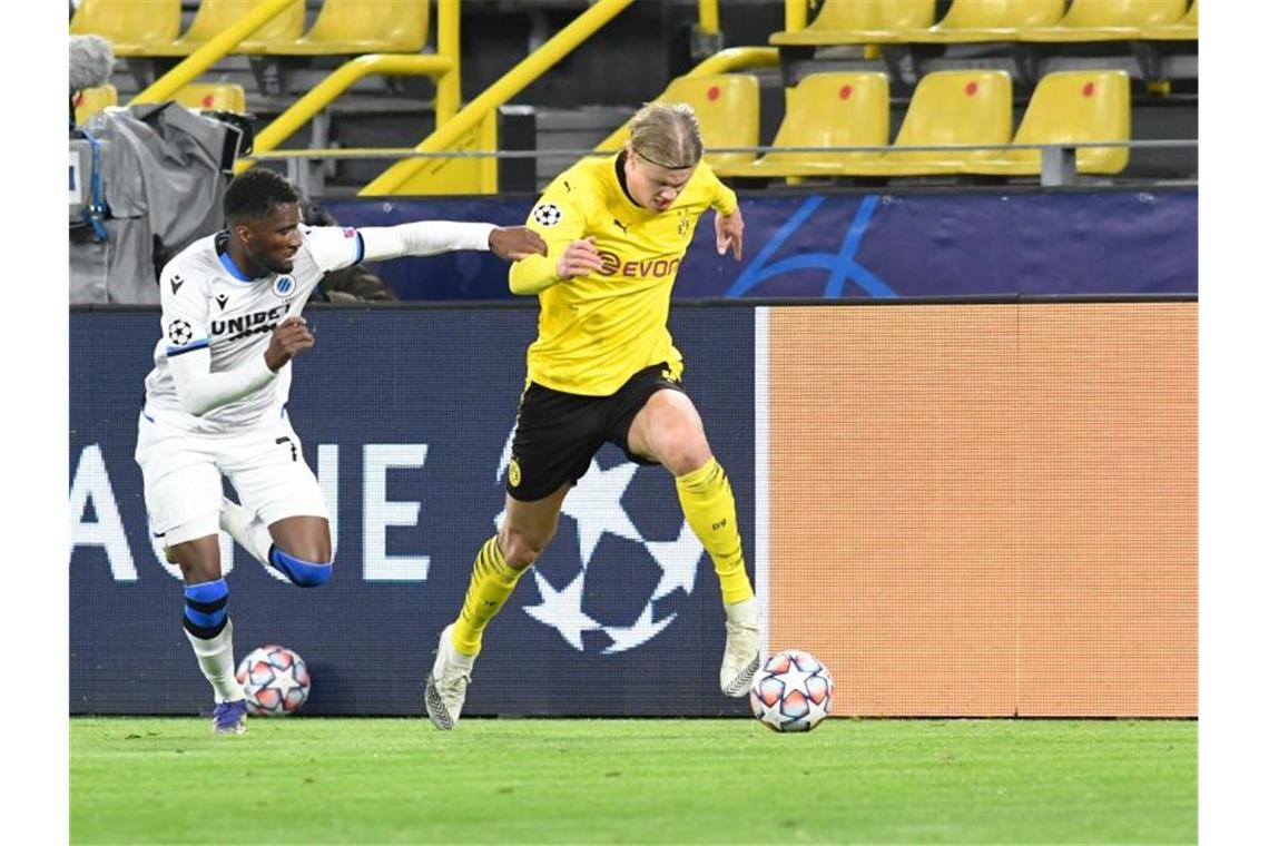 Haaland trifft schon wieder - BVB vor Achtelfinal-Einzug BVB-Stürmer Erling Haaland (r) war auch von den belgischen Gästen nicht zu stoppen. Foto: Bernd Thissen/dpa