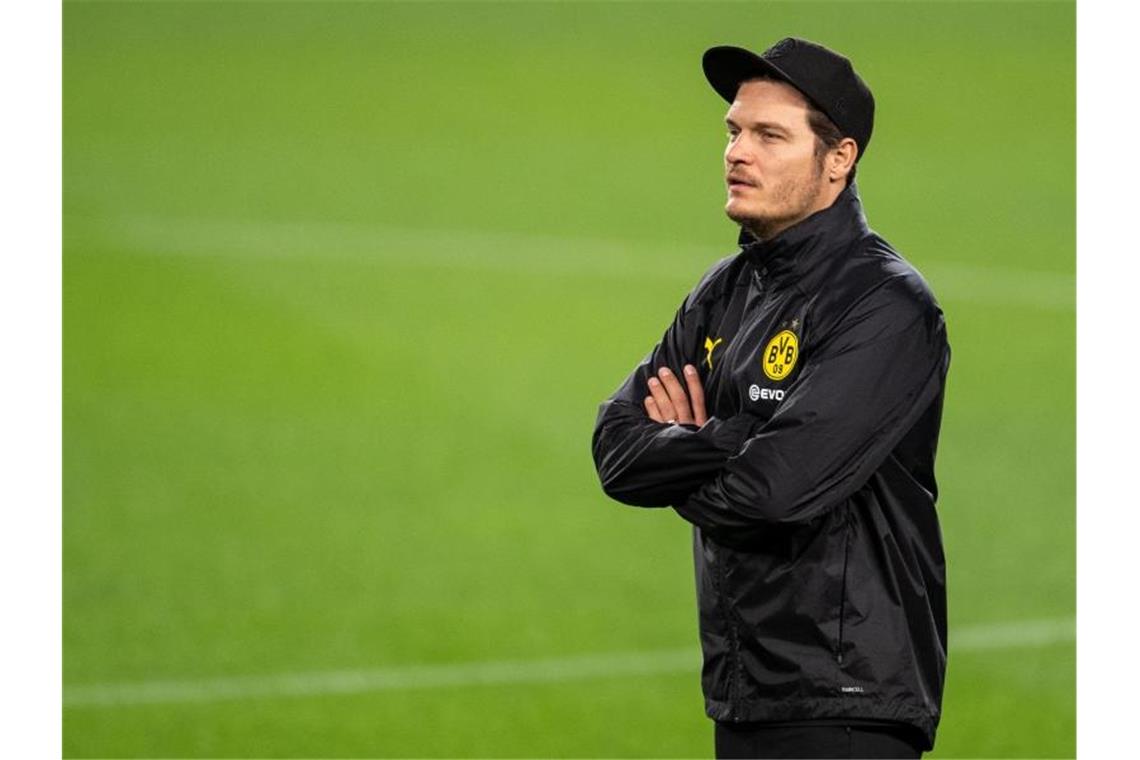 BVB-Trainer Edin Terzic hofft auf einen versöhnlichen Jahresabschluss im Spiel gegen Zweitligist Eintracht Braunschweig. Foto: Marius Becker/dpa