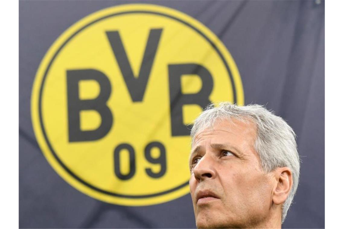 Derby mit Risiken für BVB-Coach Favre BVB-Trainer Lucien Favre muss mit seinem Team beim FC Schalke 04 antreten. Foto: Bernd Thissen/dpa