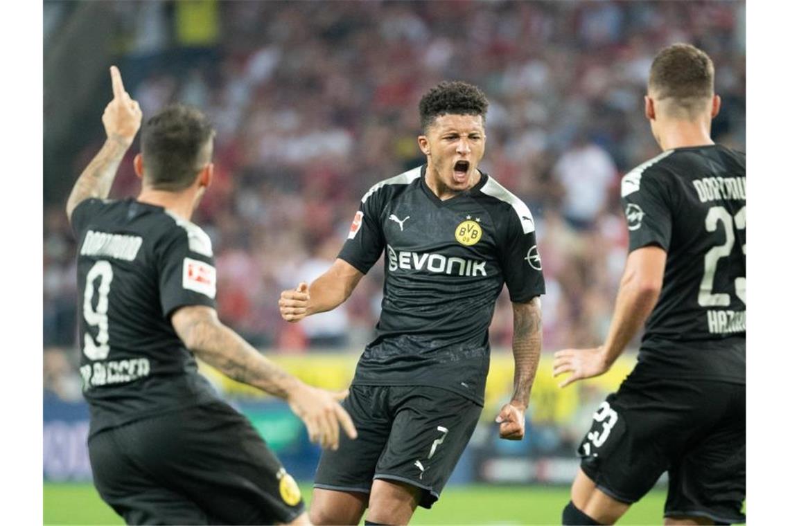 BVB-Youngster Jadon Sancho (M) leitete mit seinem Tor in Köln die Wende ein. Foto: Federico Gambarini