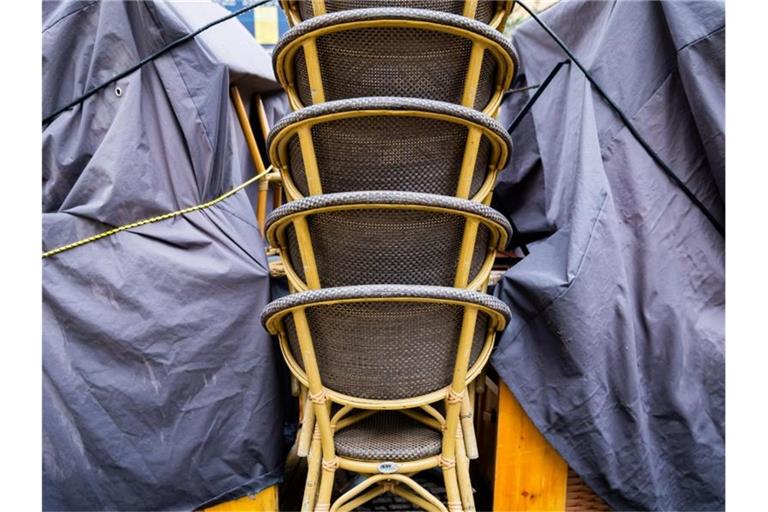 Cafés und Restaurants sind nach wie vor geschlossen. Foto: Christoph Soeder/dpa
