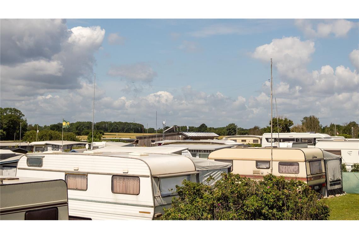 Camper-Streit eskaliert – Seniorin zückt Fleischklopfer Camper gerieten in Streit (Symbolbild).