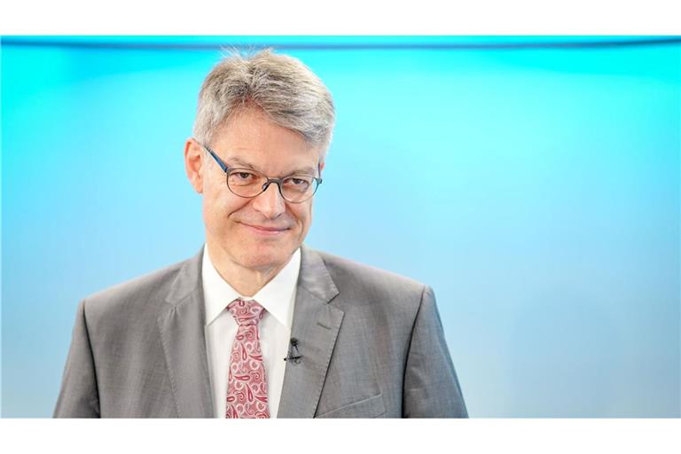 Cannabis am Steuer sieht Verkehrsminister Schnieder (CDU) kritisch.