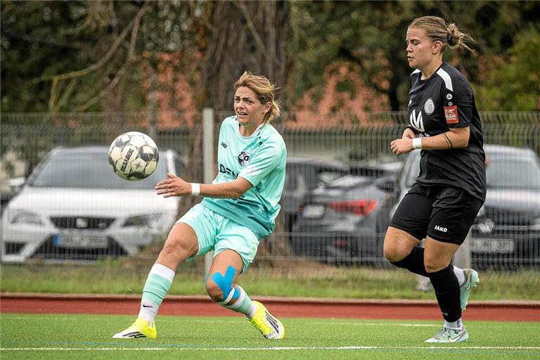 Carina Bargel (links) hat den Ehrentreffer der SGM-Frauen erzielt. Foto: Alexander Becher