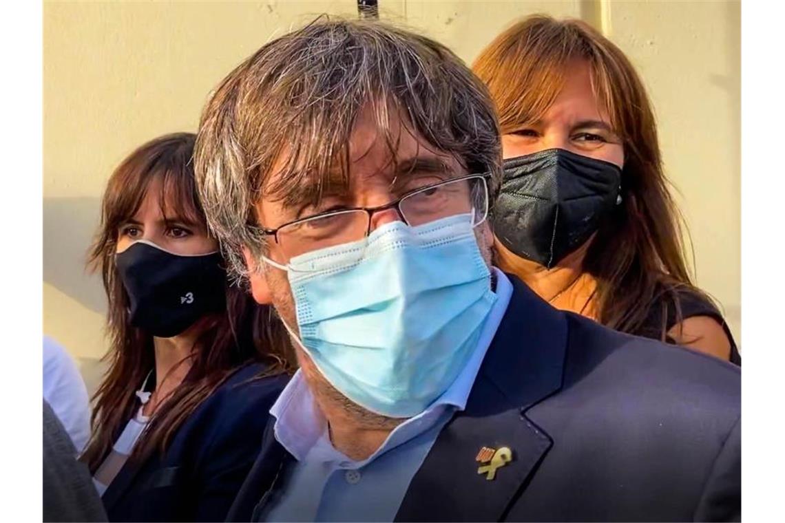 Kataloniens Ex-Regierungschef Puigdemont kurz festgesetzt Carles Puigdemont kann das Gefängnis in Sassari verlassen. Foto: Gloria Calvi/AP/dpa