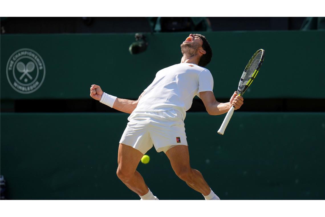 Sinner gegen Alcaraz im Finale - Djokovic chancenlos Carlos Alcaraz bejubelt den Finaleinzug.