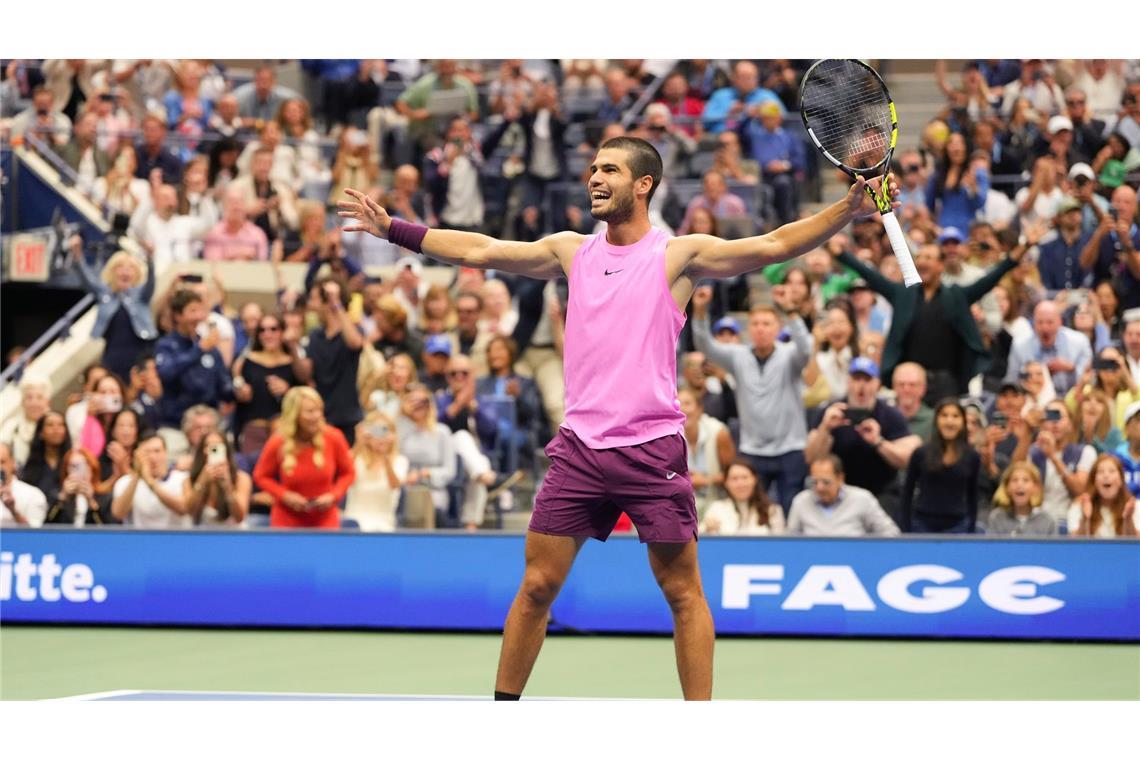 Vor Trump: Alcaraz dank US-Open-Triumph Nummer eins der Welt Carlos Alcaraz jubelt über seinen Titel.