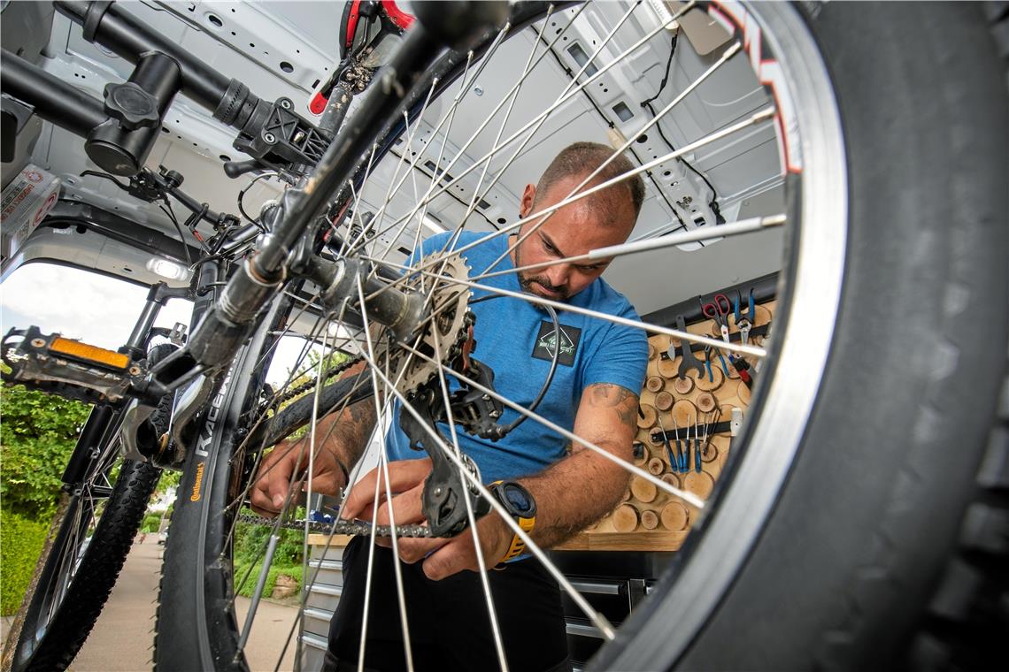 „Das Fahrrad ist meine pure Leidenschaft“ Carlos Weinbeer ist zufrieden mit sich und seiner Arbeit. „Ich lebe meinen Traum und habe es geschafft, mein Hobby zum Beruf zu machen“, sagt der 35-Jährige. Fotos: A. Becher