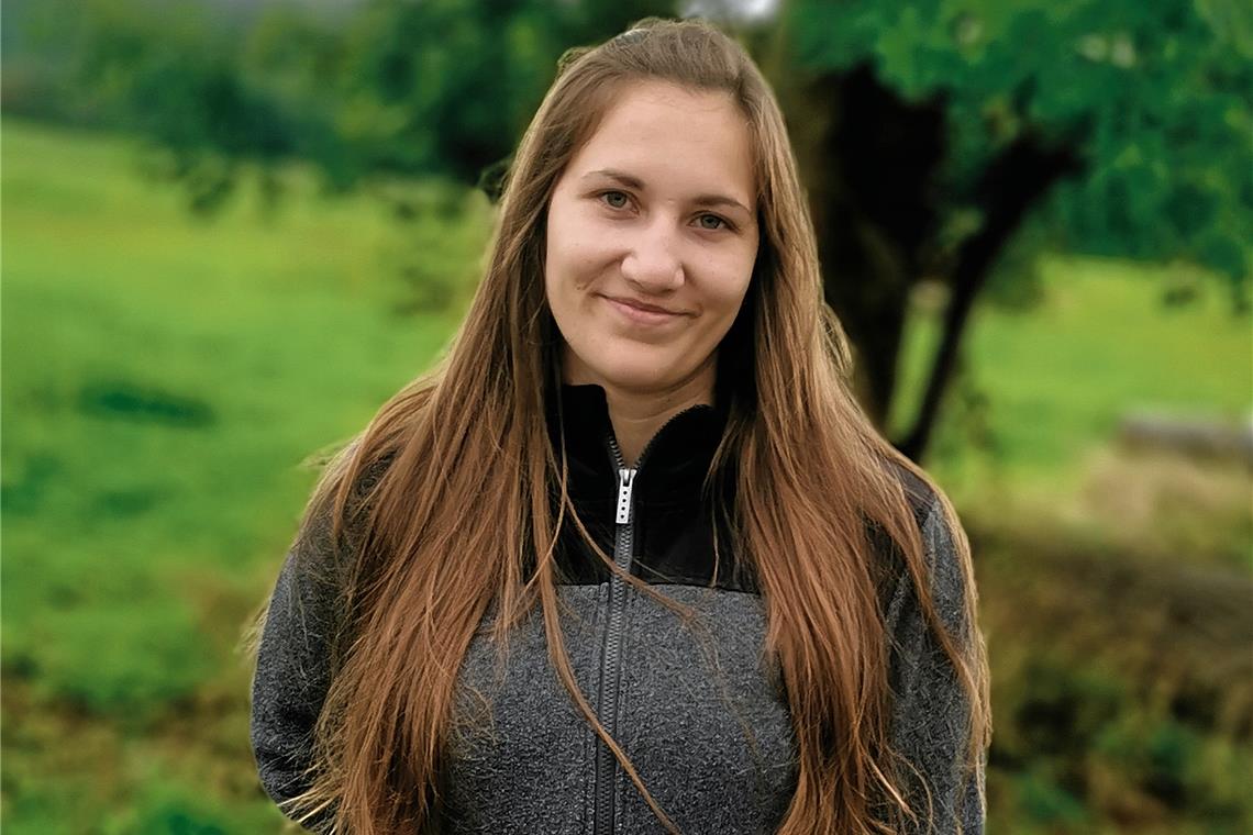 Vier Frauen wollen schwäbische Waldfee werden Carolin Sinn aus BerglenAusbildung / Beruf: Kauffrau für Büromanagement, seit 2018 staatlich anerkannte Betriebswirtin des HandwerksHobbys: Mountainbiken, Lesen, Wandern, Reiten und Ski fahrenLieblingsausflugsziele im Schwäbischen Wald: Warthof, Hüttlenwaldschlucht, Trauplatz Öschelbronn, Ursprung Buchenbach, Eins und Alles, Welzheim, Schloss Ebersberg