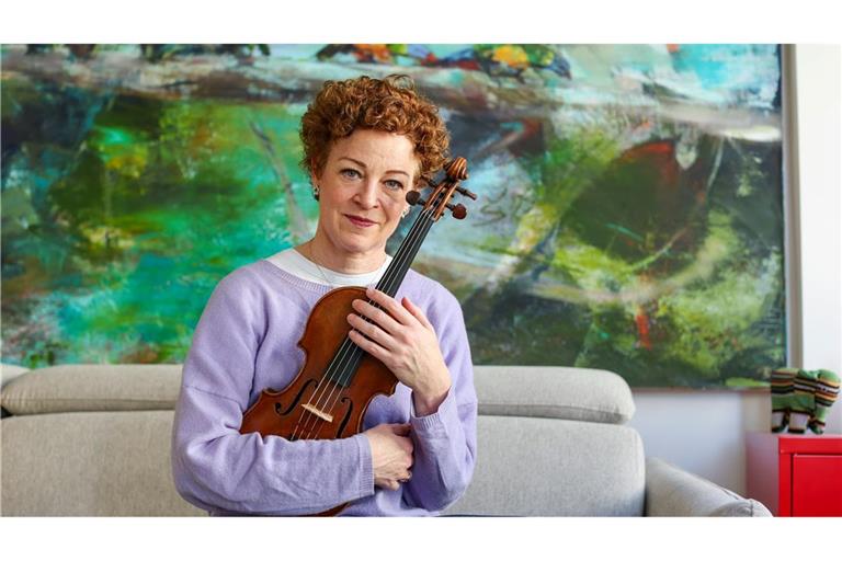 Carolin Widmann hatte Angst um ihr wertvolles Instrument. Nun hat die Lufthansa die Regel für kleine Instrumente geändert.