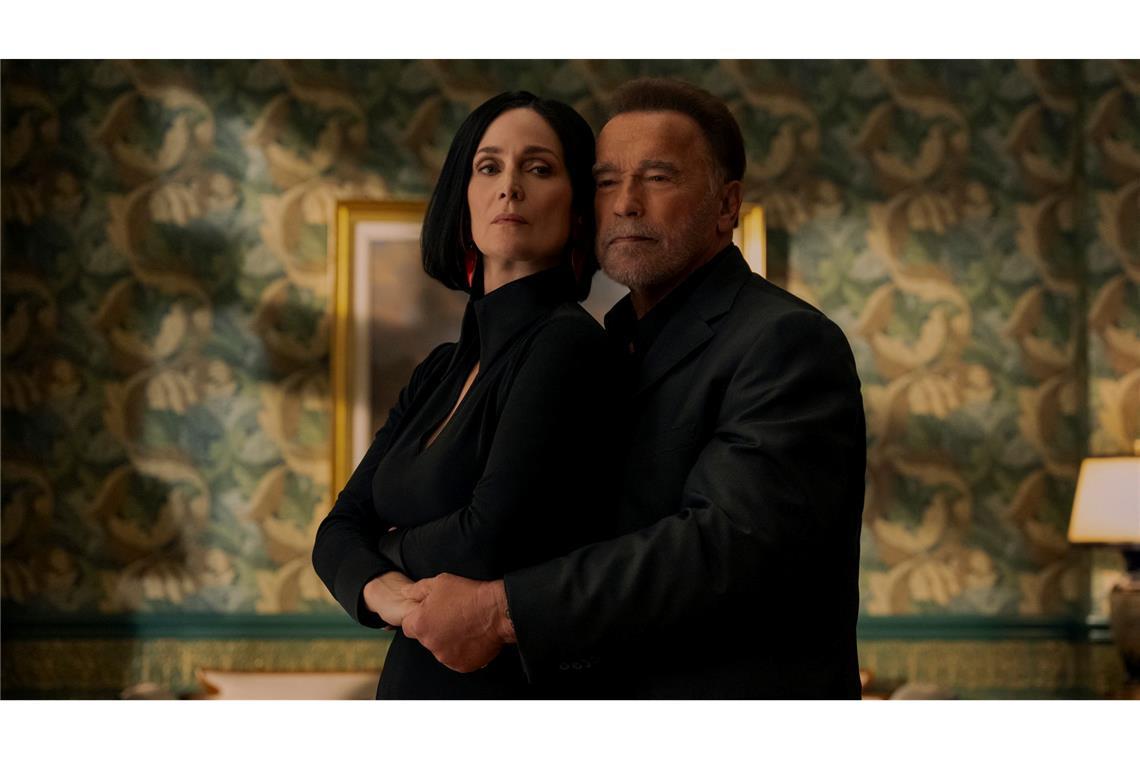 Schwarzenegger in "Fubar": Action mit Schnuckiputzi Carrie-Anne Moss und Arnold Schwarzenegger in "Fubar": Die zweite Staffel ist seit 12.6. beim Streamingdienst Netflix zu sehen.
