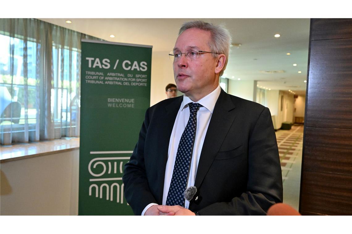 Cas-Generaldirektor Matthieu Reeb spricht vor der Anhörung.