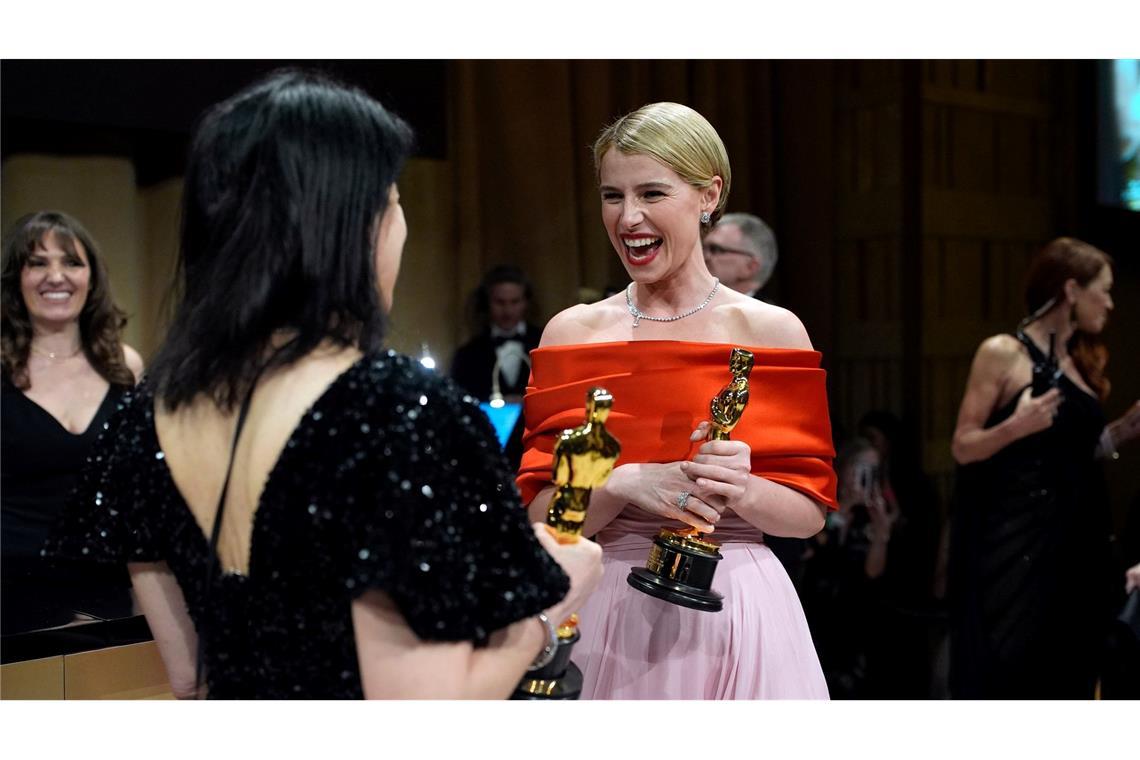 Cassandra Kulukundis (l) Gewinnerin des Preises für das Casting für "One Battle After Another", und Jessie Buckley, Gewinnerin des Preises für die beste Hauptdarstellerin für "Hamnet", besuchen den Governors Ball nach der Oscar-Verleihun in Los Angeles.