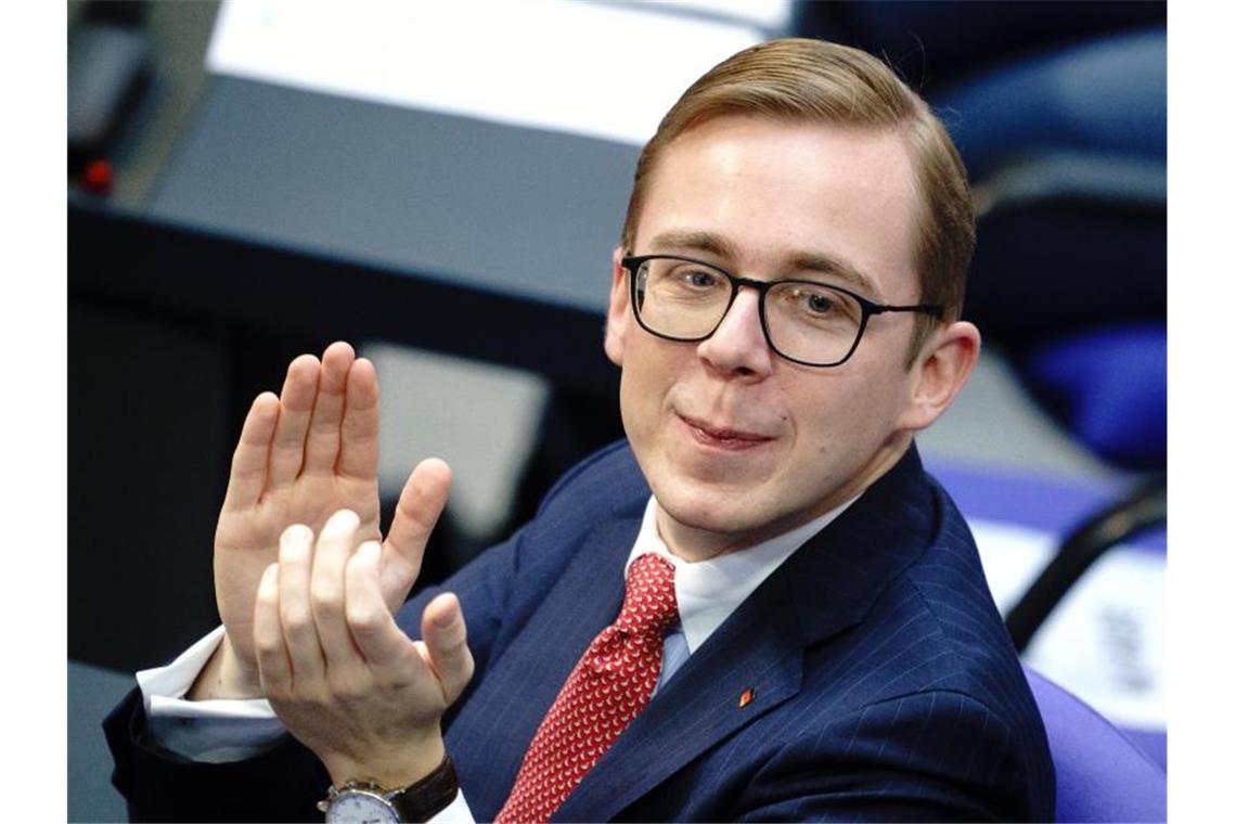 Amthor-Foto sorgt für Entrüstung im Netz CDU-Bundestagsabgeordneter Philipp Amthor in Erklärungsnot. Foto: Kay Nietfeld/dpa