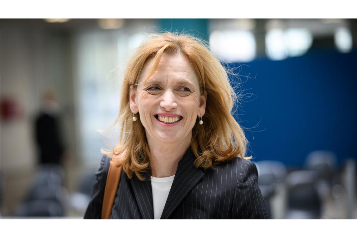 CDU/CSU-Kabinettsliste: Erfahrung und kleine Überraschungen CDU-Bundesvize Karin Prien gilt als eine der profiliertesten Bildungspolitikerinnen in der Union. Seit 2017 ist sie Bildungsministerin in Schleswig-Holstein. Prien ist meinungsstark und scheut keine Debatte.