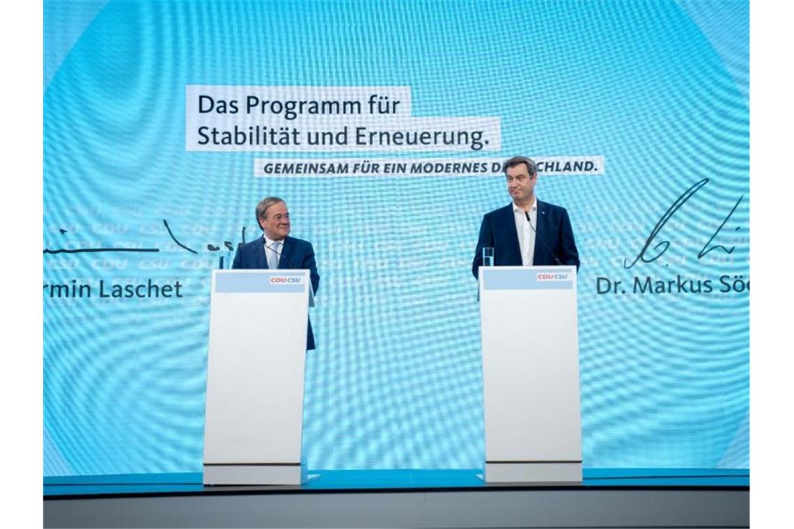 Grüne und SPD: Unions-Wahlprogramm ist unsozial und planlos CDU-Chef Armin Laschet und CSU-Chef Markus Söder stellen das Programm für die Bundestagswahl vor. Foto: Kay Nietfeld/dpa