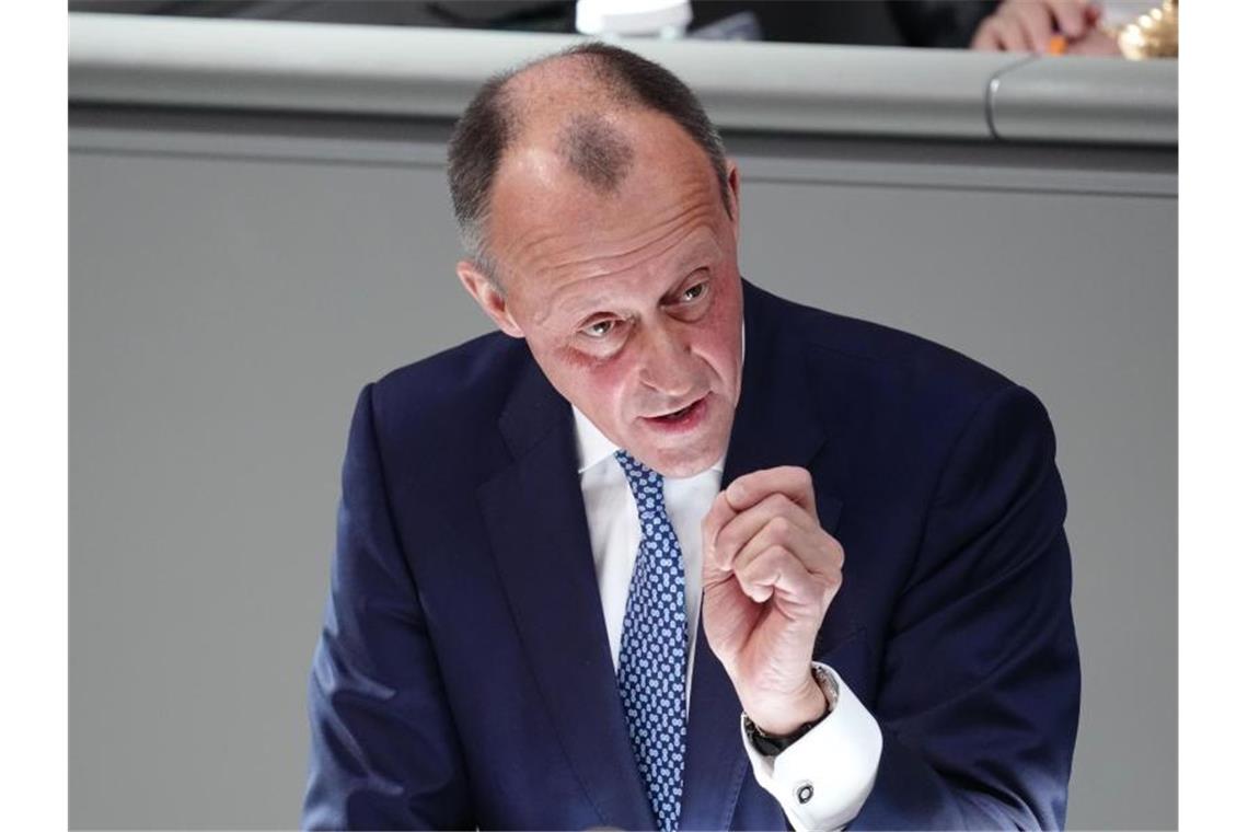 CDU-Politiker warnen Grüne: Sonderetat nur für Aufrüstung CDU-Chef Friedrich Merz pocht darauf, die 100 Milliarden nur für die Bundeswehr-Ausrüstung auszugeben. Foto: Kay Nietfeld/dpa