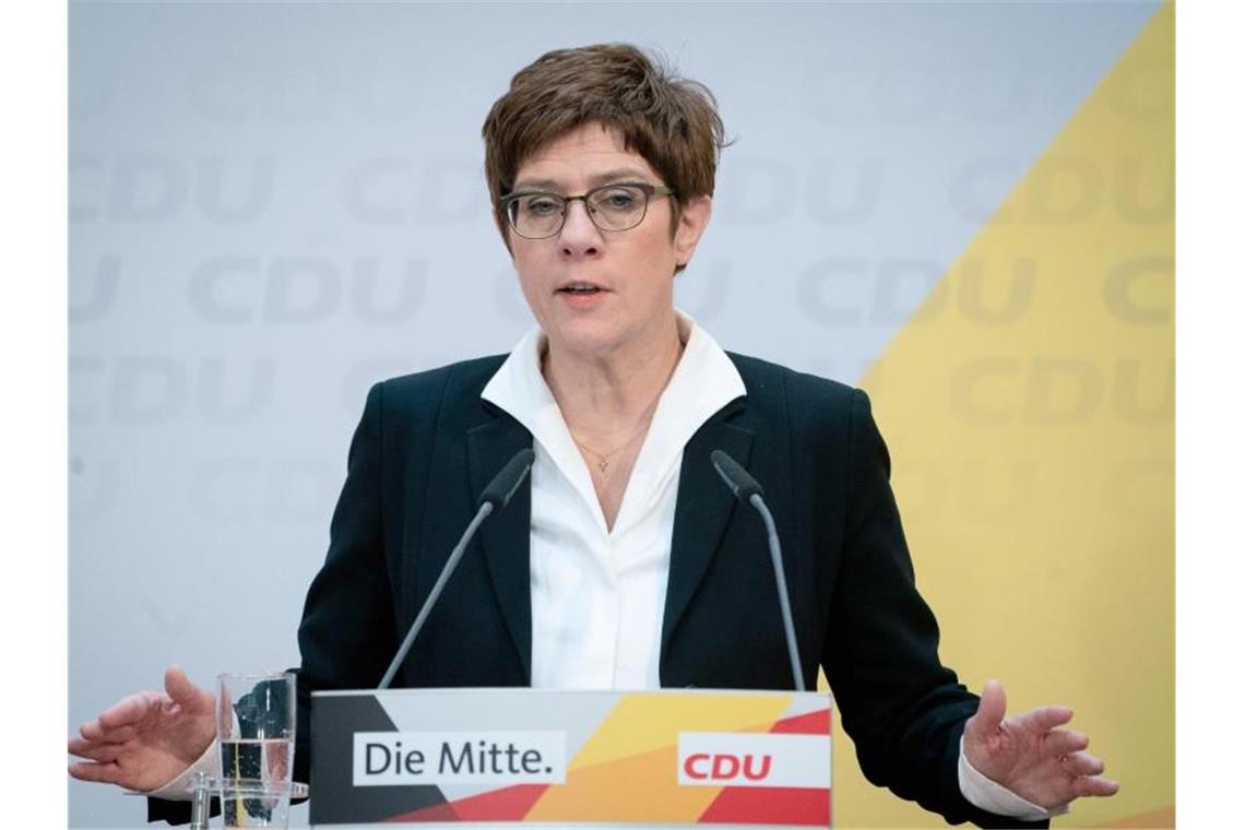 CDU-Chefin Annegret Kramp-Karrenbauer attackierte SPD-Generalsekretär Lars Klingbeil scharf. Foto: Kay Nietfeld/dpa