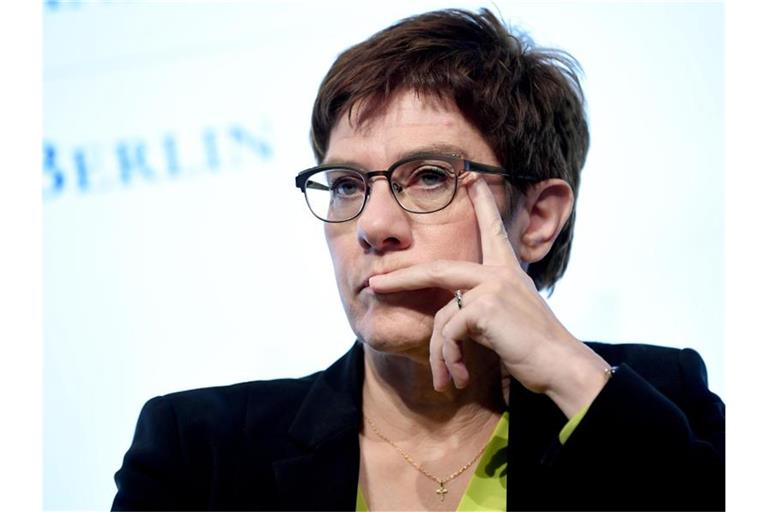 CDU-Chefin Annegret Kramp-Karrenbauer: „Der Koalitionsvertrag gilt“. Foto: Britta Pedersen/dpa-Zentralbild/dpa