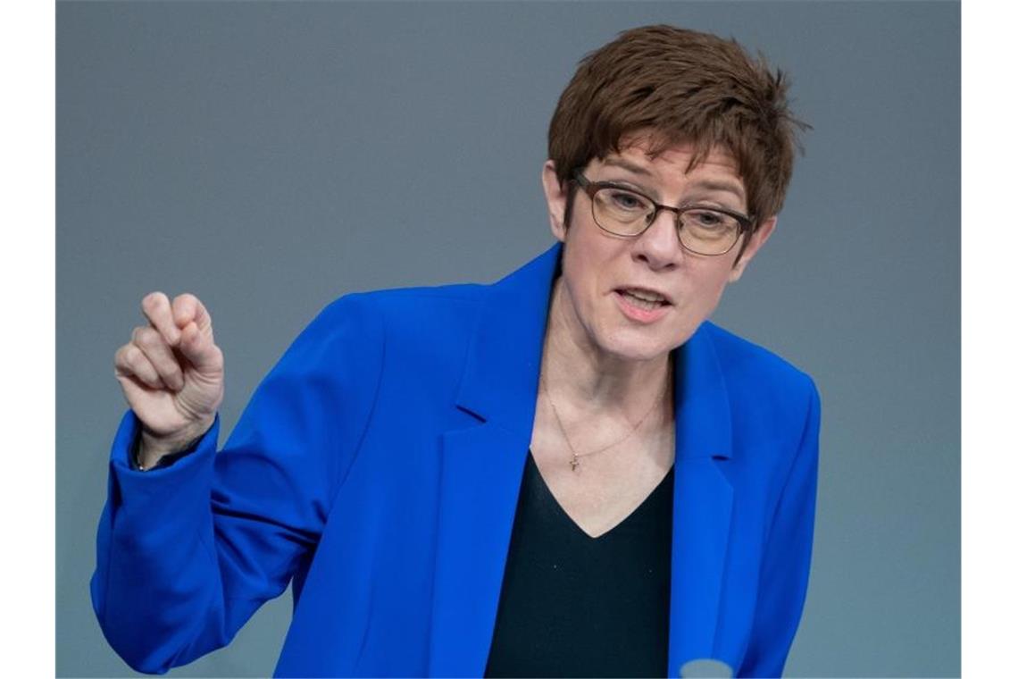 Laschet und Söder beschwören Zusammenhalt der Union CDU-Chefin Annegret Kramp-Karrenbauer rückt den Zusammenhalt der Partei nach der Vorsitzendenwahl in den Fokus. Foto: Kay Nietfeld/dpa