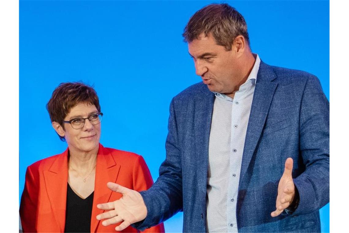 CDU-Chefin Annegret Kramp-Karrenbauer und der CSU-Vorsitzende Markus Söder bei der Unionsklausur in Dresden. Foto: Robert Michael