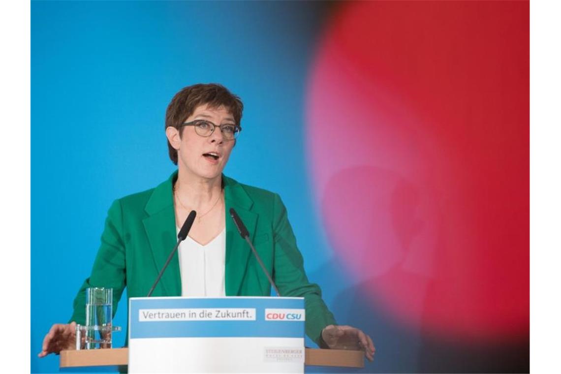 CDU-Chefin Kramp-Karrenbauer schließt eine Zusammenarbeit mit der AfD nach den Landtagswahlen in Brandenburg und Sachsen weiter aus. Foto: Sebastian Kahnert