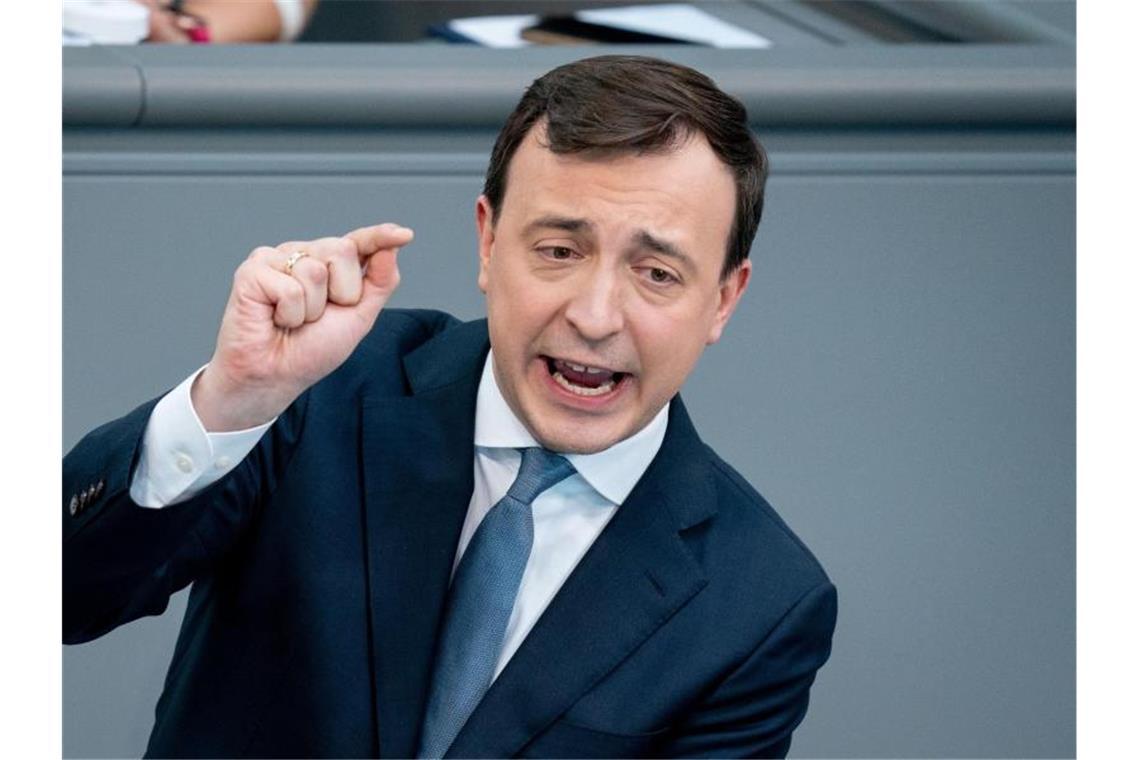 Maskenstreit zwischen Union und SPD verschärft sich CDU-Generalsekretär Paul Ziemiak während seiner Rede im Bundestag. Foto: Kay Nietfeld/dpa