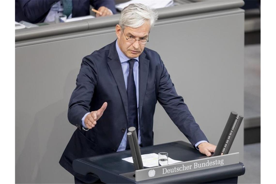 CDU-Innenpolitiker Mathias Middelberg: „Wir haben im Koalitionsvertrag vereinbart, dass wir Zuwanderung steuern wollen.“. Foto: Christoph Soeder/dpa