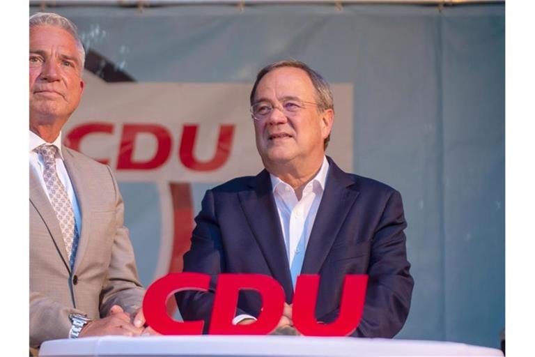 CDU-Kanzlerkandidat Armin Laschet (r) und Baden-Württembergs CDU-Landesvorsitzender Thomas Strobl bei einer Wahlveranstaltung. Foto: Stefan Puchner/dpa