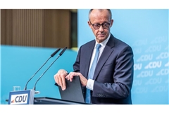 CDU Klausur: 12.10.2026, Berlin: Bundeskanzler Friedrich Merz (CDU) nimmt an der Pressekonferenz nach dem CDU Bundesvorstand und der Sondersitzung des Parteipräsidiums mit Klausurtagung teil.
