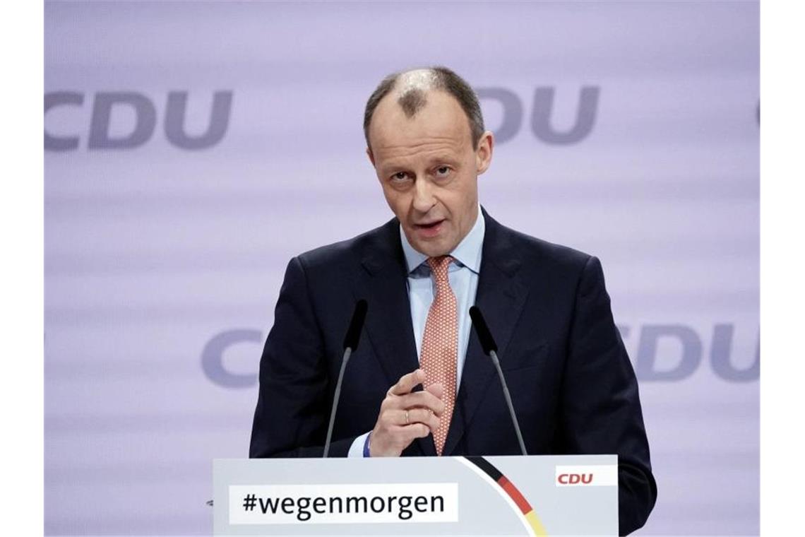 CDU-Politiker Friedrich Merz spricht sich in der K-Frage gegen CSU-Chef Markus Söder aus. Foto: Michael Kappeler/dpa