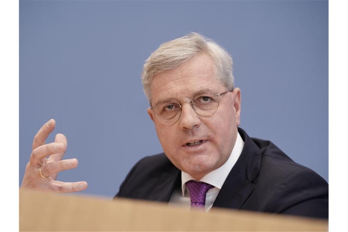 CDU-Politiker Norbert Röttgen, (CDU) ist für die Aufnahme Tausender Migranten in Deutschland. Foto: Michael Kappeler/dpa