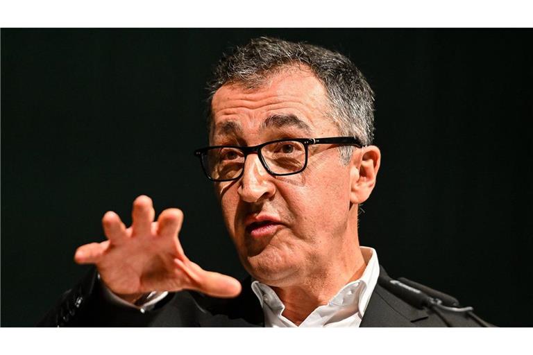 Cem Özdemir begrüßt die Idee eines Social-Media-Verbots für Kinder und Jugendliche unter 16 Jahren.