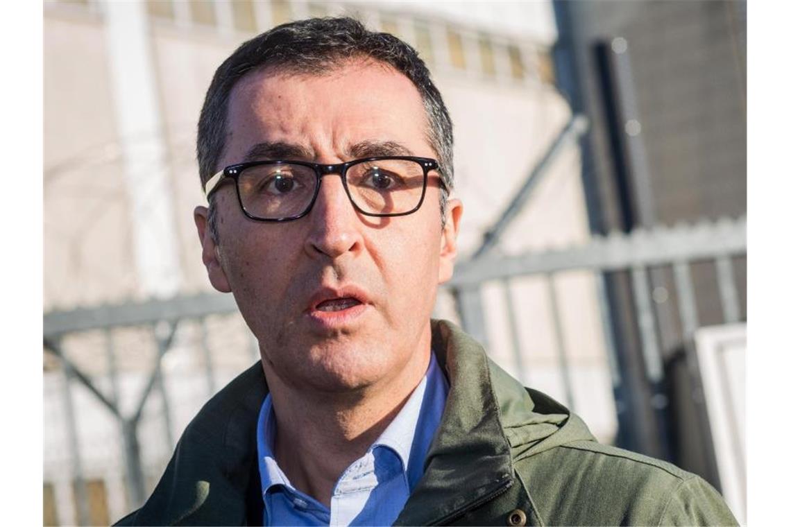 Cem Özdemir (Bündnis 90/Die Grünen) gibt ein Presse-Statement. Foto: Christoph Schmidt/dpa/Archivbild