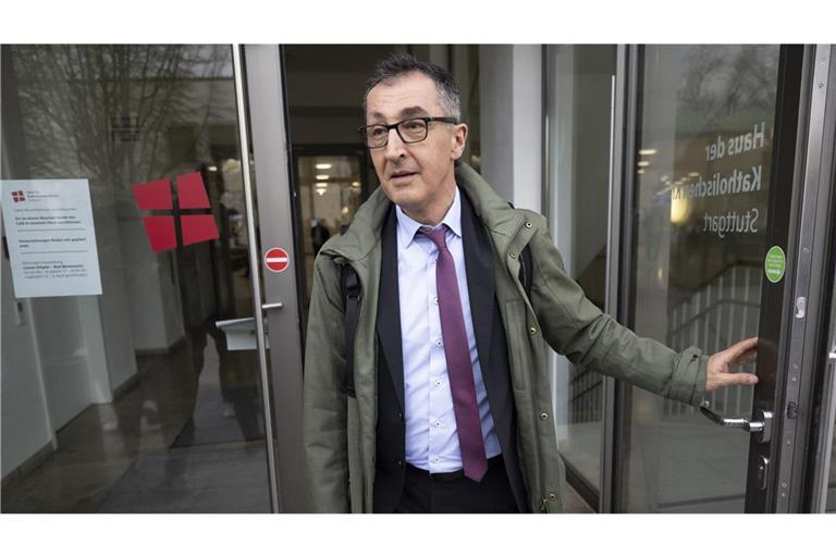 Cem Özdemir (Bündnis 90/Die Grünen), Spitzenkandidat der Grünen in Baden-Württemberg, geht aus dem Haus der katholischen Kirche. (Archivbild)