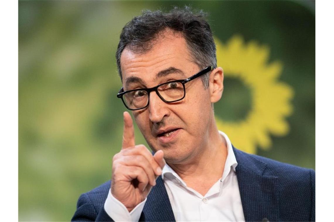 Cem Özdemir gilt als ein Kandidat für eines der drei noch offenen Grünen-Ministerien: Familie, Umwelt und Landwirtschaft. Foto: Marijan Murat/dpa