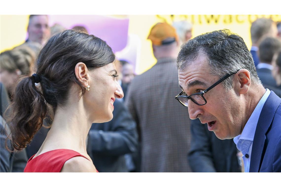 Kretschmanns letzte Party wird zum Schaulaufen für die Nachfolger in spe Cem Özdemir kam in Begleitung seiner Partnerin Flavia Zaka.