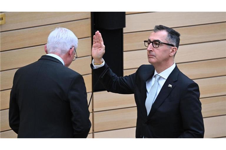 Cem Özdemir wird vereidigt.