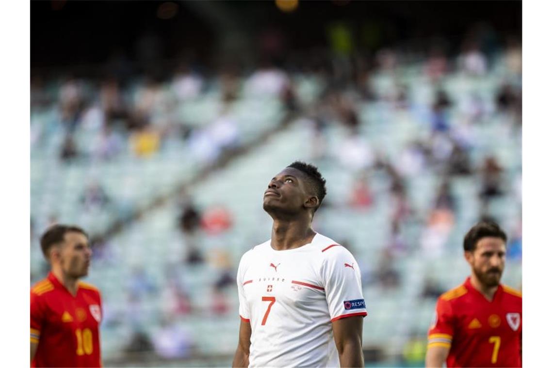 Embolo und die Chancenverwertung: Schweiz schon unter Druck Chance vergeben: Breel Embolo haderte gegen Wales mit sich selbst. Foto: Jean-Christophe Bott/Keystone/dpa