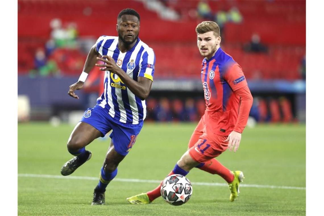 Chancel Mbemba (l) von Porto und Timo Werner (r) vom FC Chelsea in Aktion. Foto: Angel Fernandez/AP/dpa